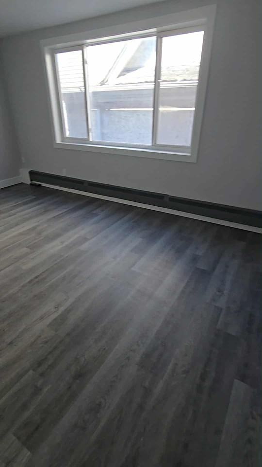 570 Ellice Ave - Photo 3 of 5