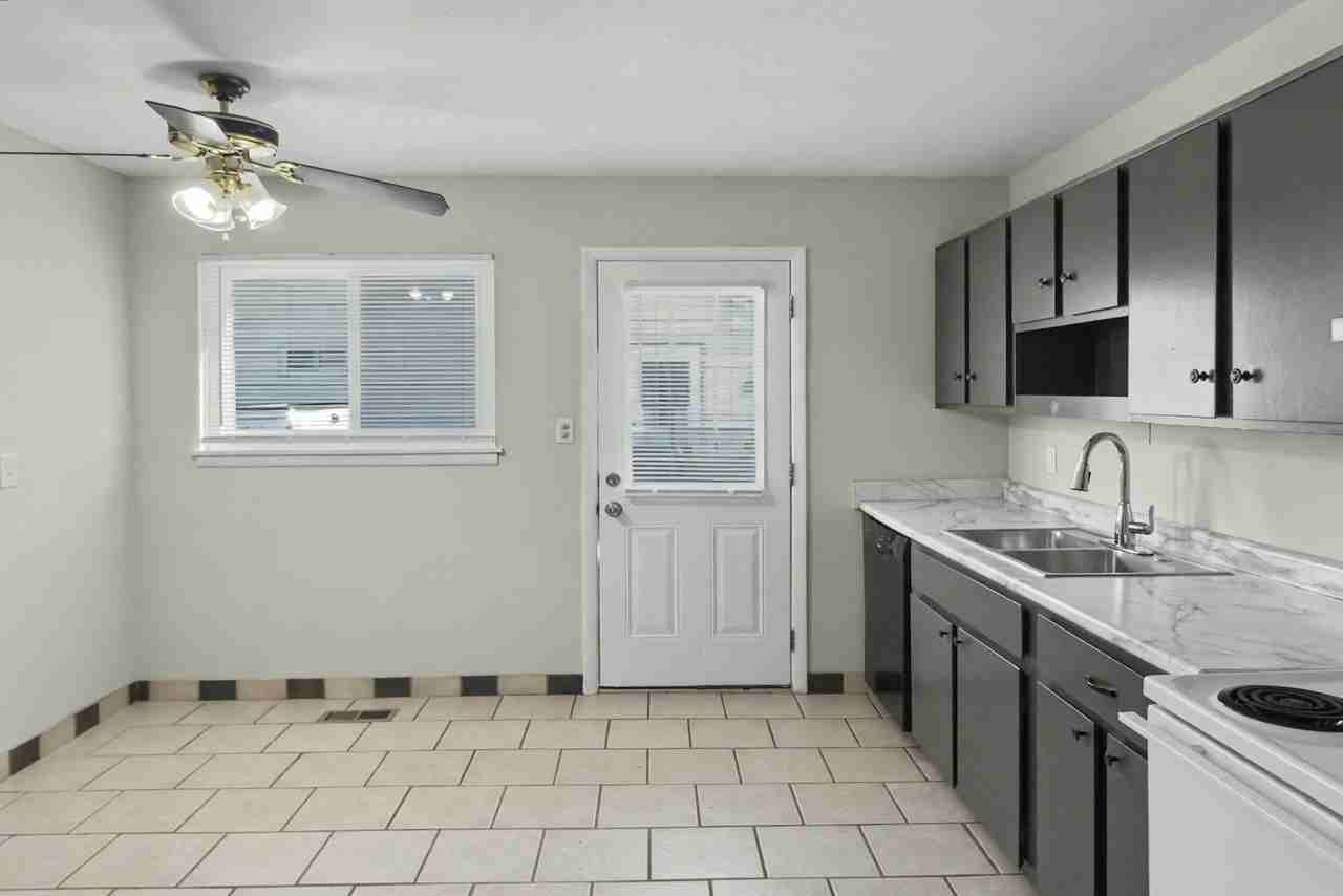 3653 Beaumont Dr - Photo 6 of 15