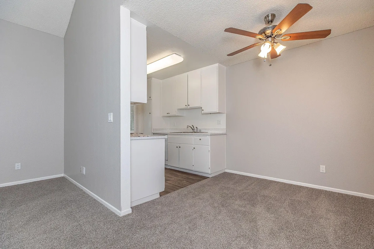 1841 S Glenn Ave - Photo 3 of 8