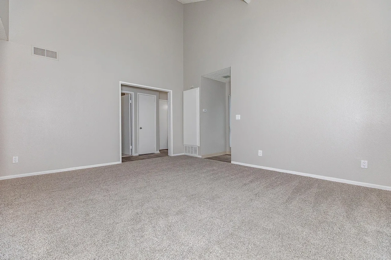 1841 S Glenn Ave - Photo 4 of 8