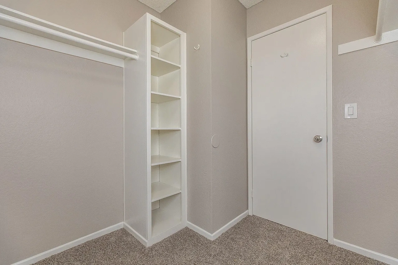 1841 S Glenn Ave - Photo 5 of 8