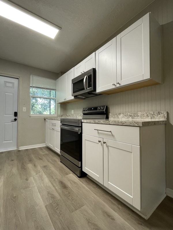 1575 West 19th Street, Unit 3 - Photo 2 of 17