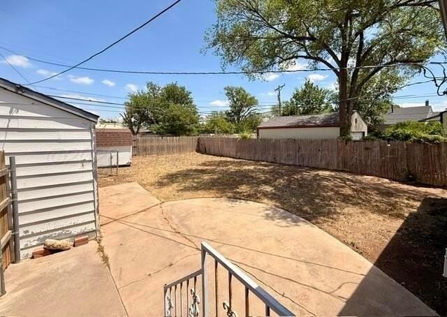 4623 Crockett St - Photo 5 of 9