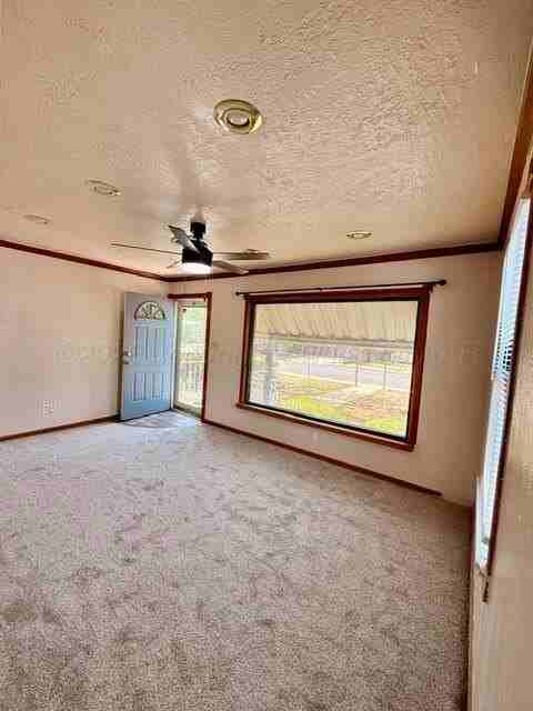4623 Crockett St - Photo 6 of 9