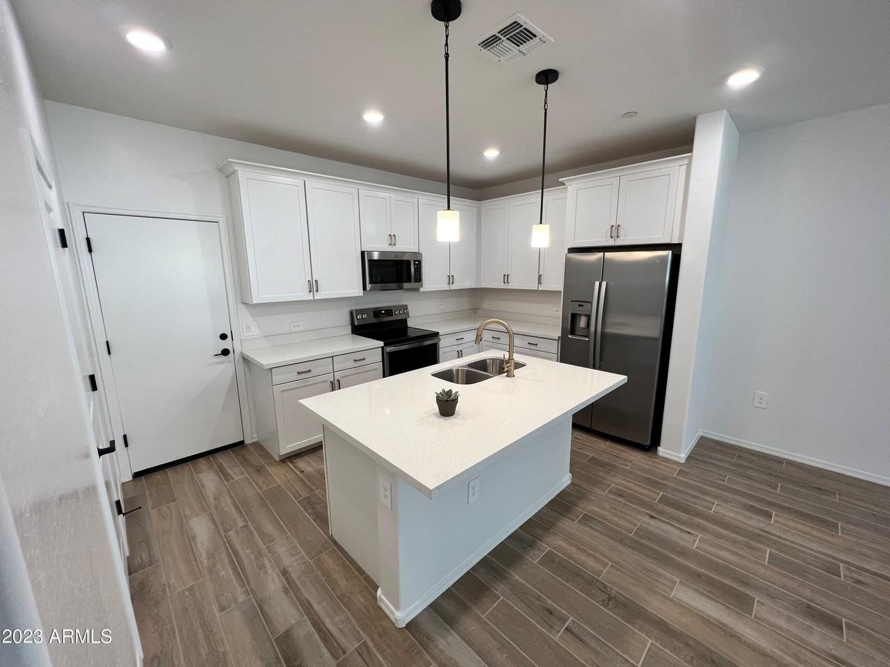 1822 E Chelsea Ln #104 - Photo 2 of 16