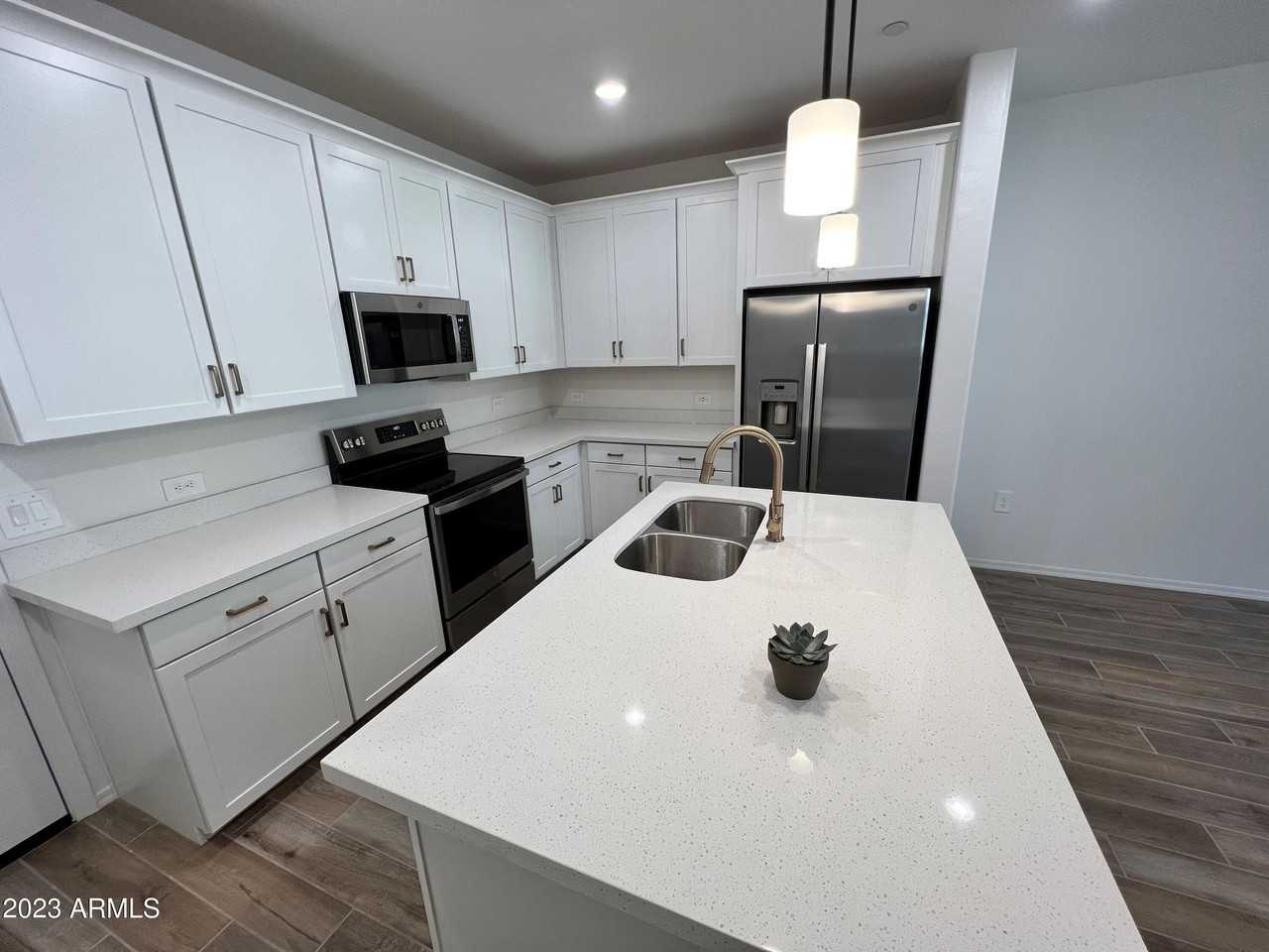 1822 E Chelsea Ln #104 - Photo 3 of 16