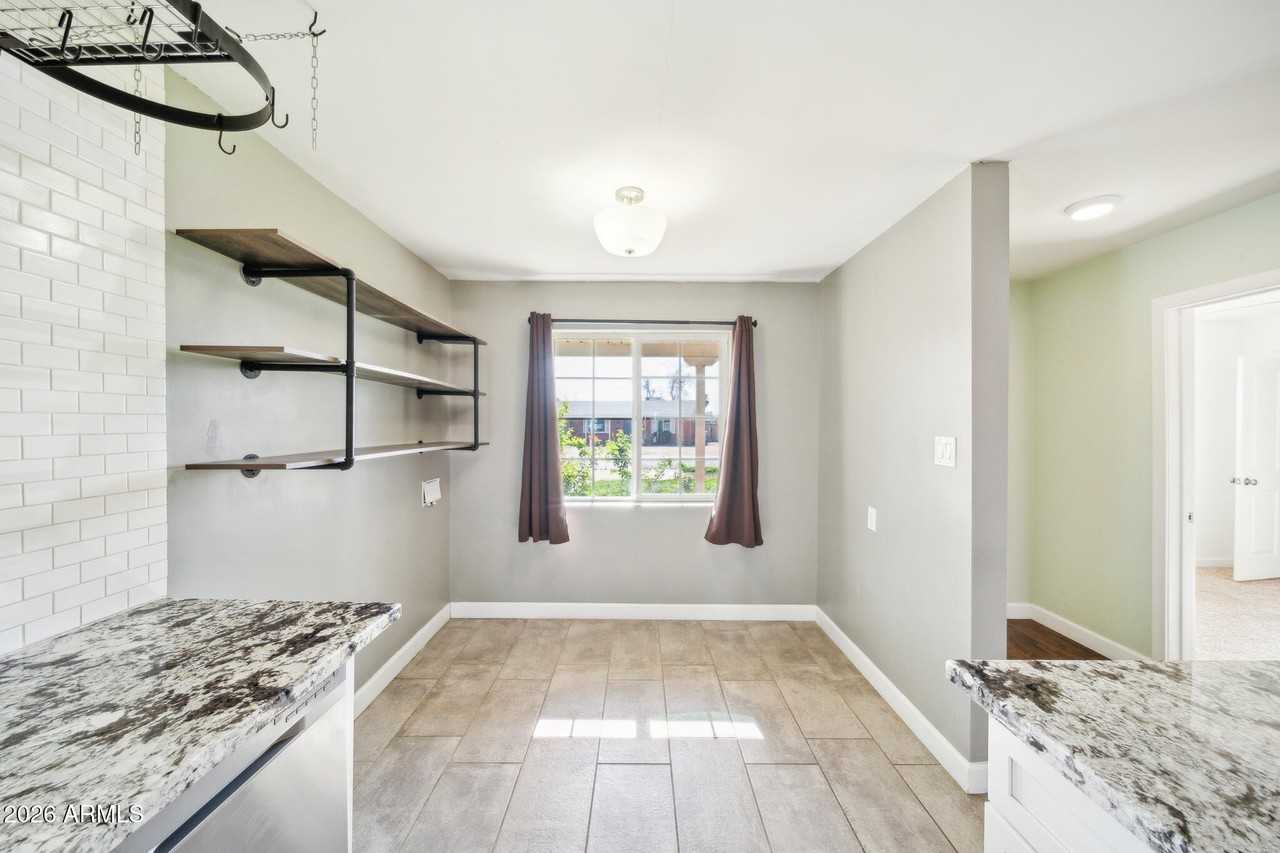 2320 W Whitton Ave - Photo 2 of 19