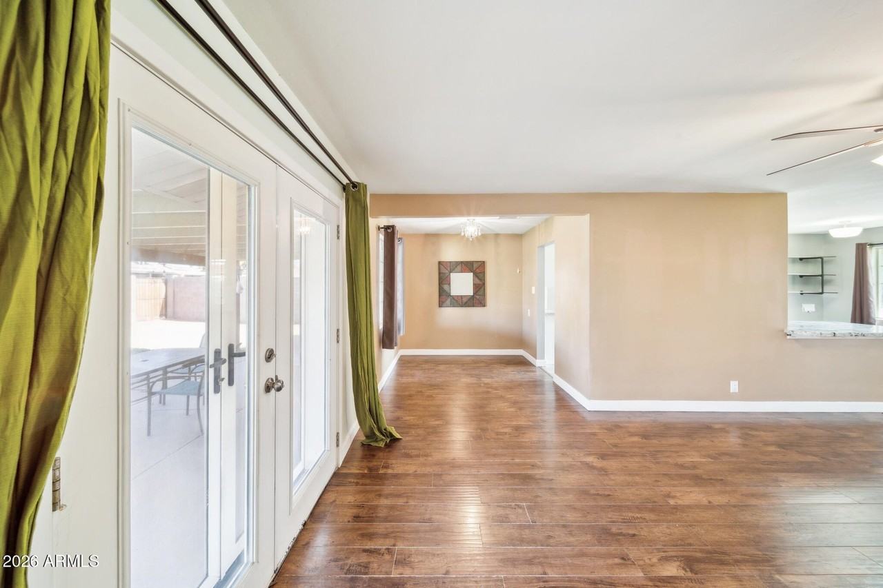 2320 W Whitton Ave - Photo 4 of 19