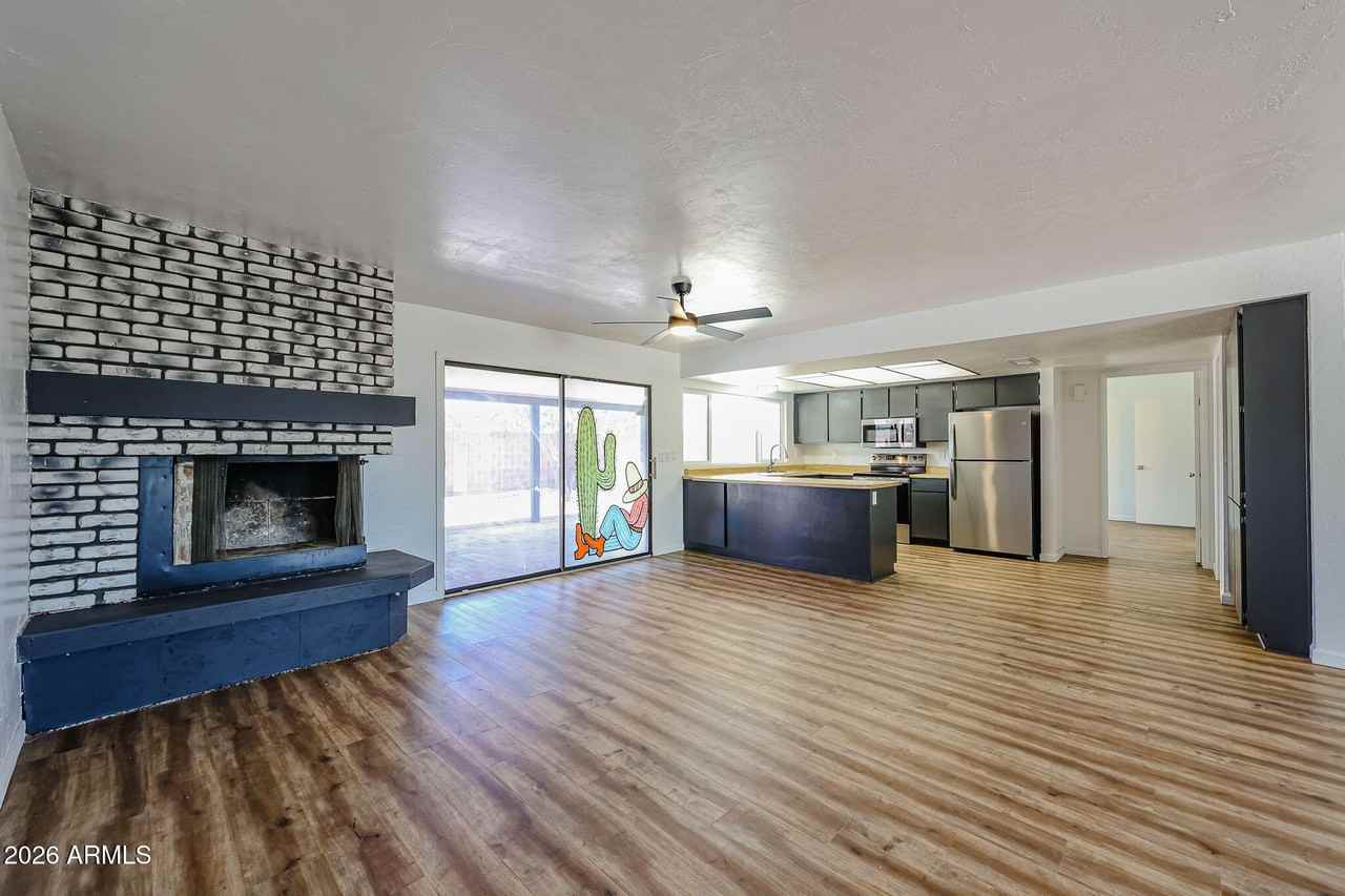 2602 E Charleston Ave - Photo 3 of 13