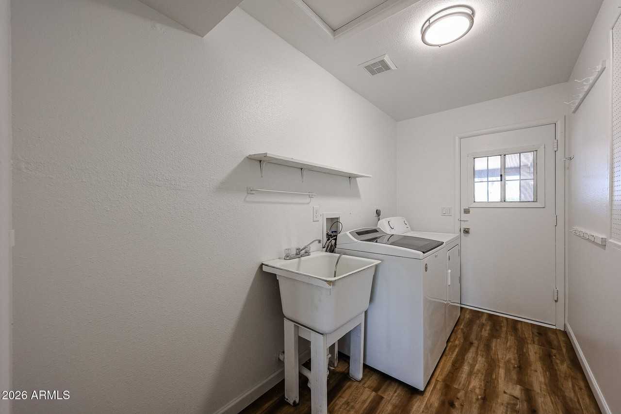 2602 E Charleston Ave - Photo 6 of 13