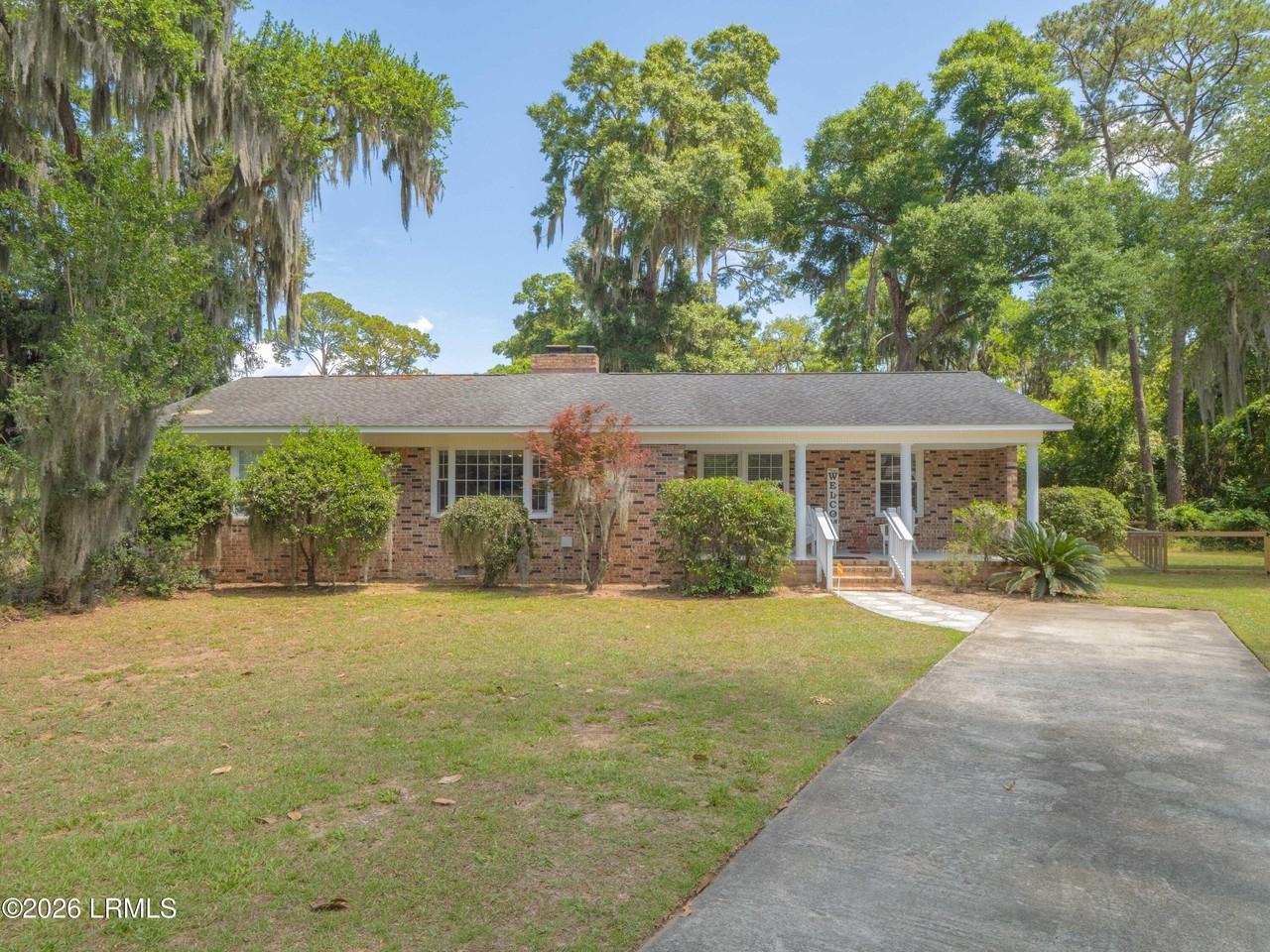 2500 Black Oak Cir - Photo 2 of 27
