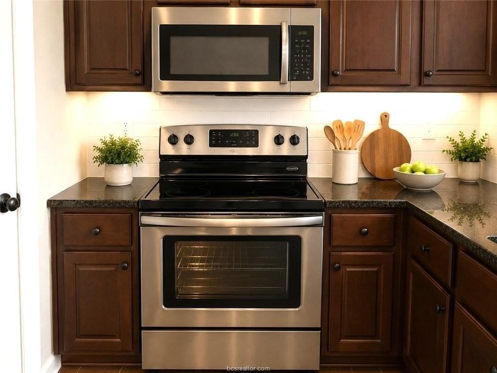 103 Richards St - Photo 4 of 17