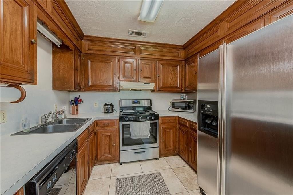 1405 Magnolia Dr - Photo 4 of 12