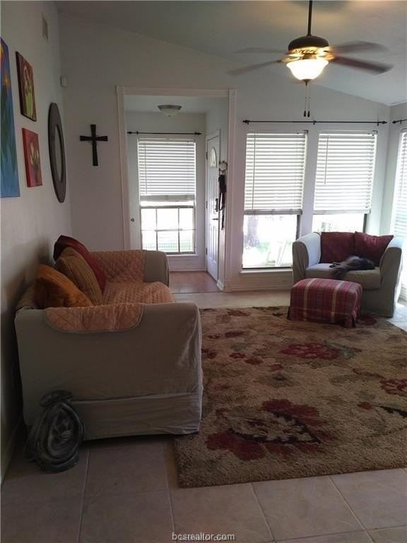 1102 Weatherly Dr - Photo 4 of 12
