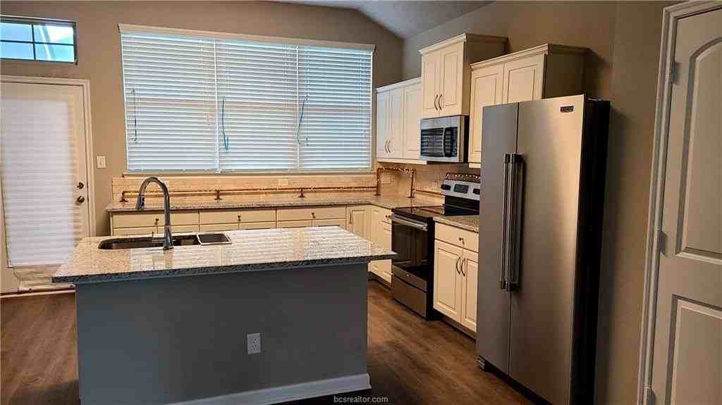 2015 Stubbs Dr - Photo 3 of 18