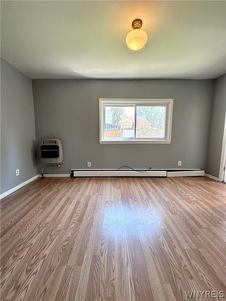 688 Columbus Pkwy - Photo 4 of 13