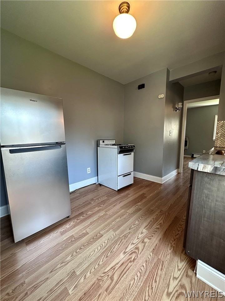 688 Columbus Pkwy - Photo 7 of 13