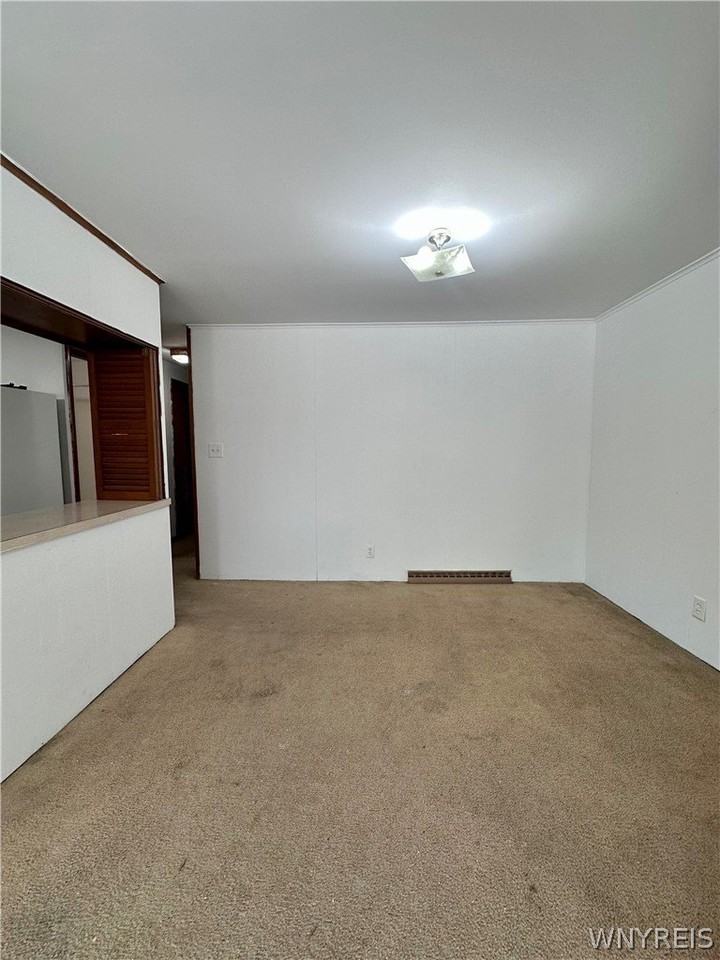 92 Lasalle Ave - Photo 5 of 15