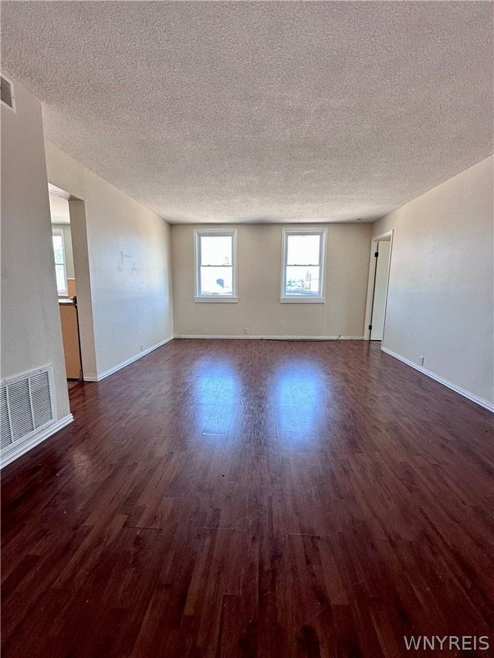 160 W Ferry St #N - Photo 2 of 9
