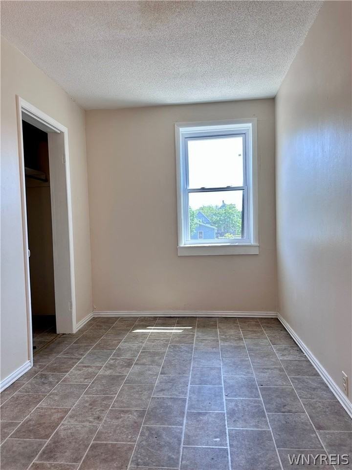 160 W Ferry St #N - Photo 4 of 9