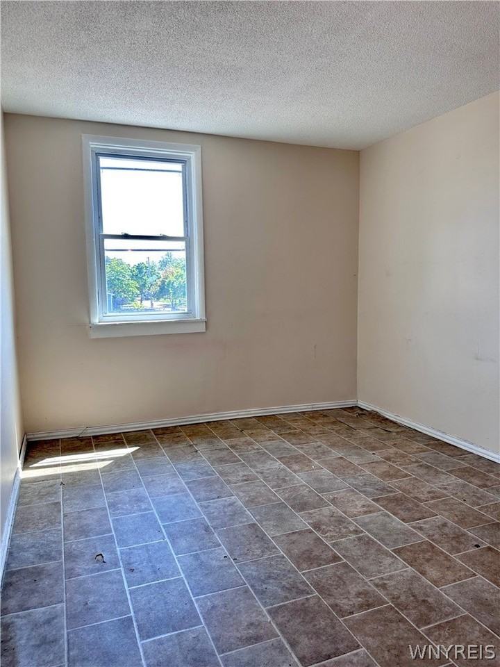 160 W Ferry St #N - Photo 5 of 9