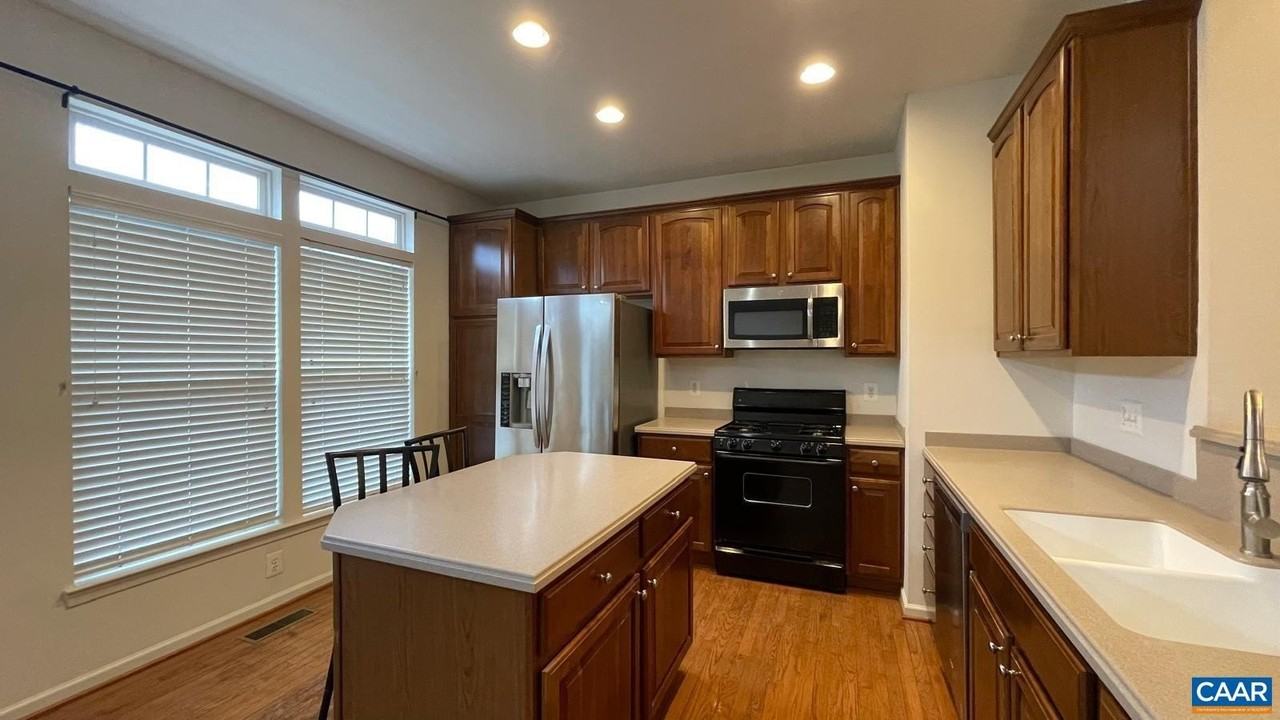 2325 Abington Dr - Photo 5 of 36