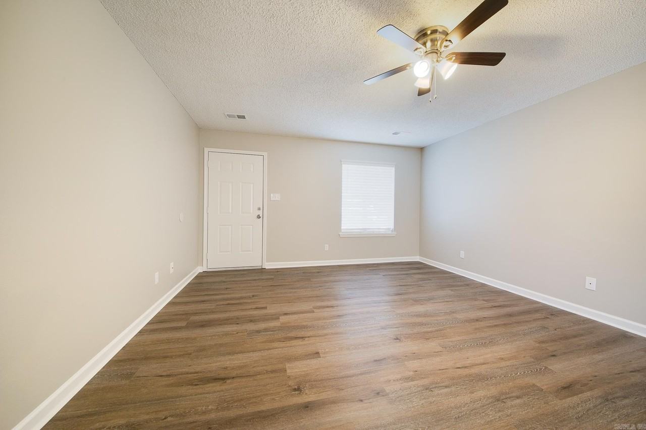 33 Langford St - Photo 7 of 41