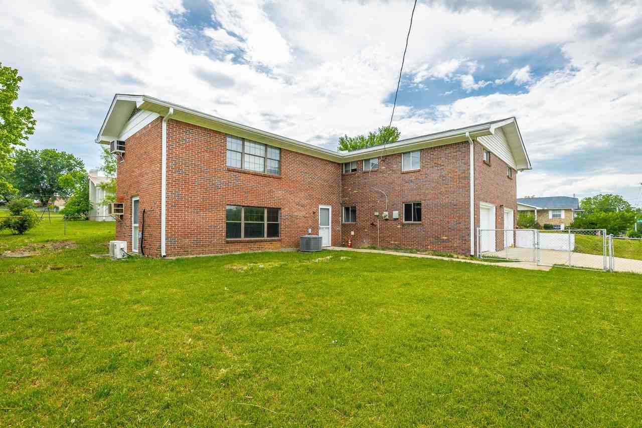 2520 Sharron Dr - Photo 6 of 50