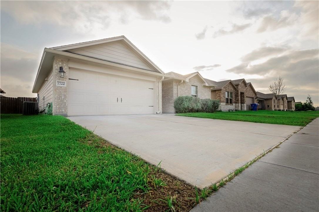7722 Lariat Toss Dr - Photo 3 of 25