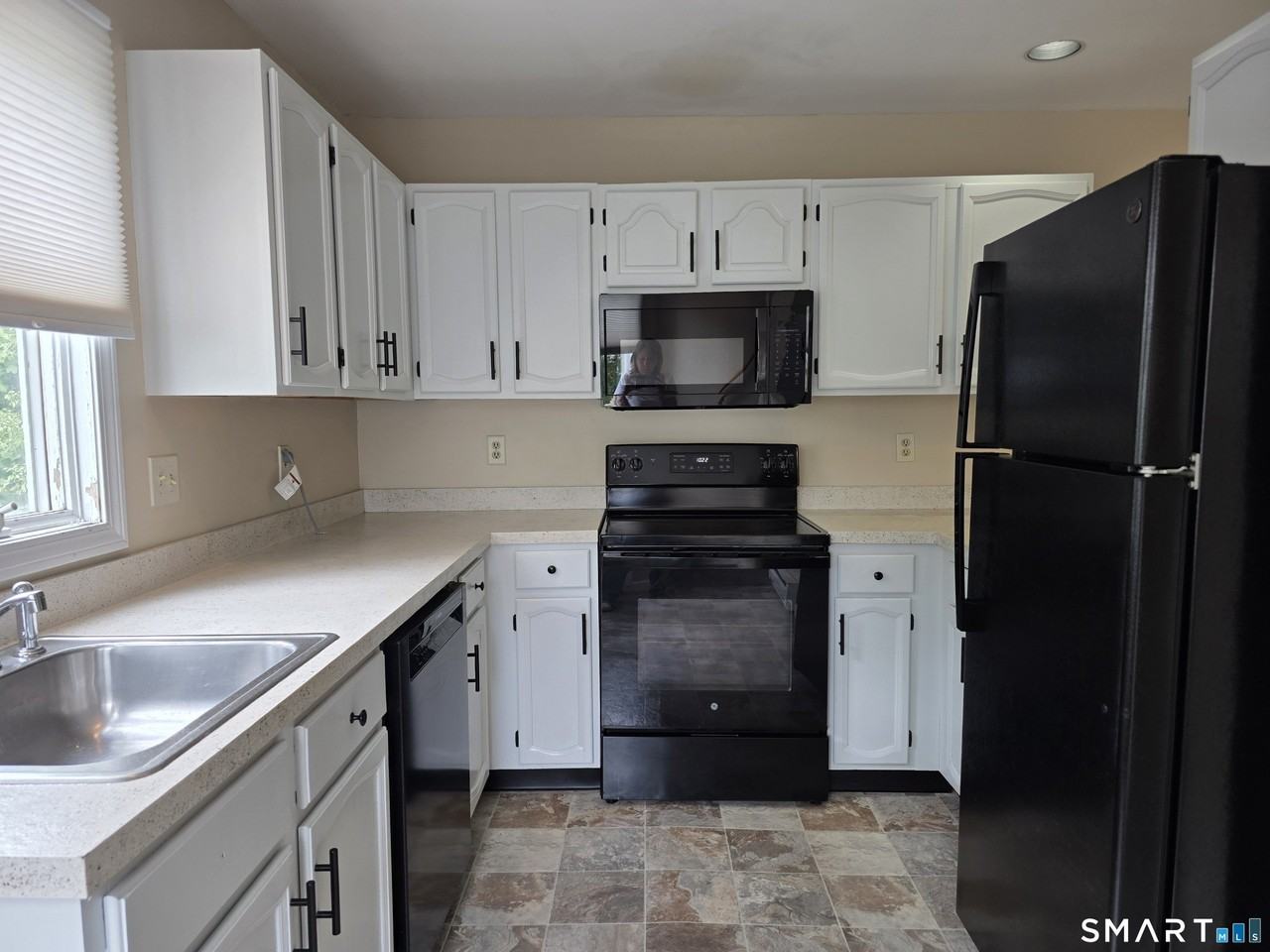 19 Wadhams Ave - Photo 5 of 11