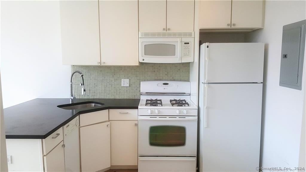 804 Chapel St #302 - Photo 3 of 11