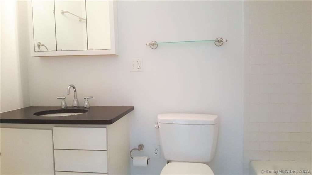 804 Chapel St #302 - Photo 6 of 11