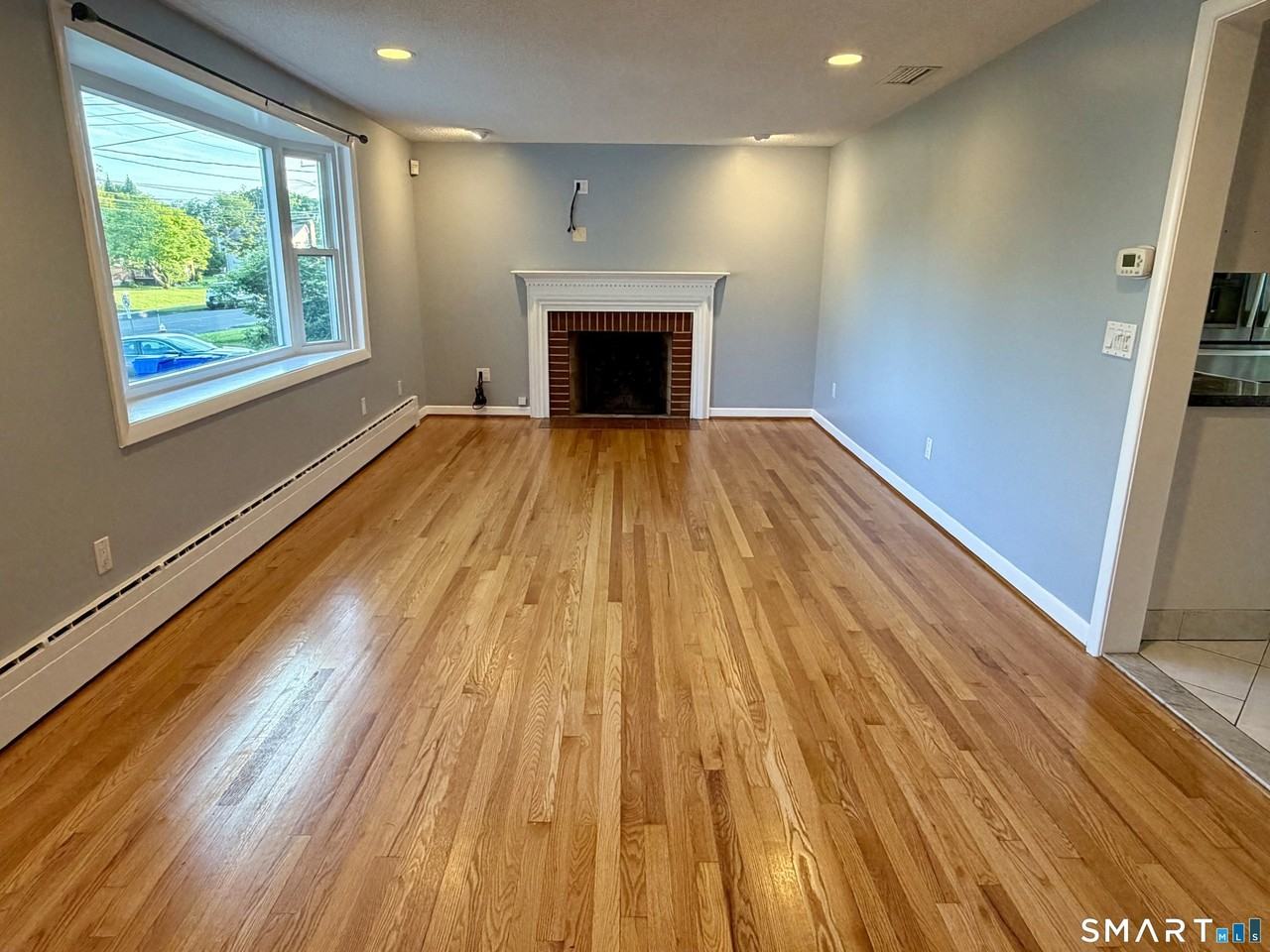 154 Harding Ave - Photo 7 of 32