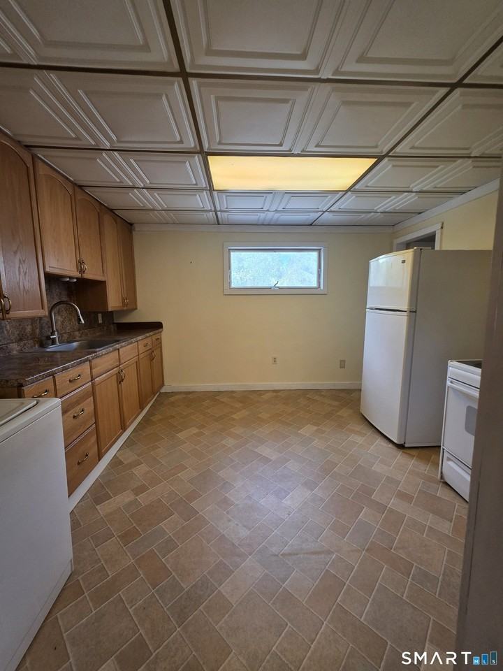 519 W Center Street Ext - Photo 3 of 9