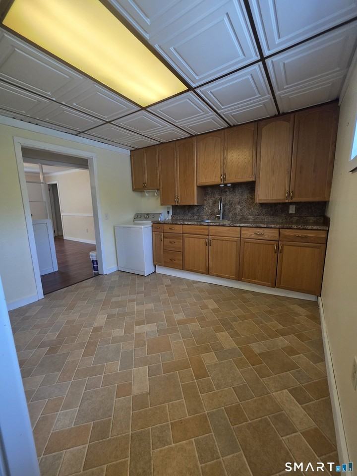 519 W Center Street Ext - Photo 4 of 9
