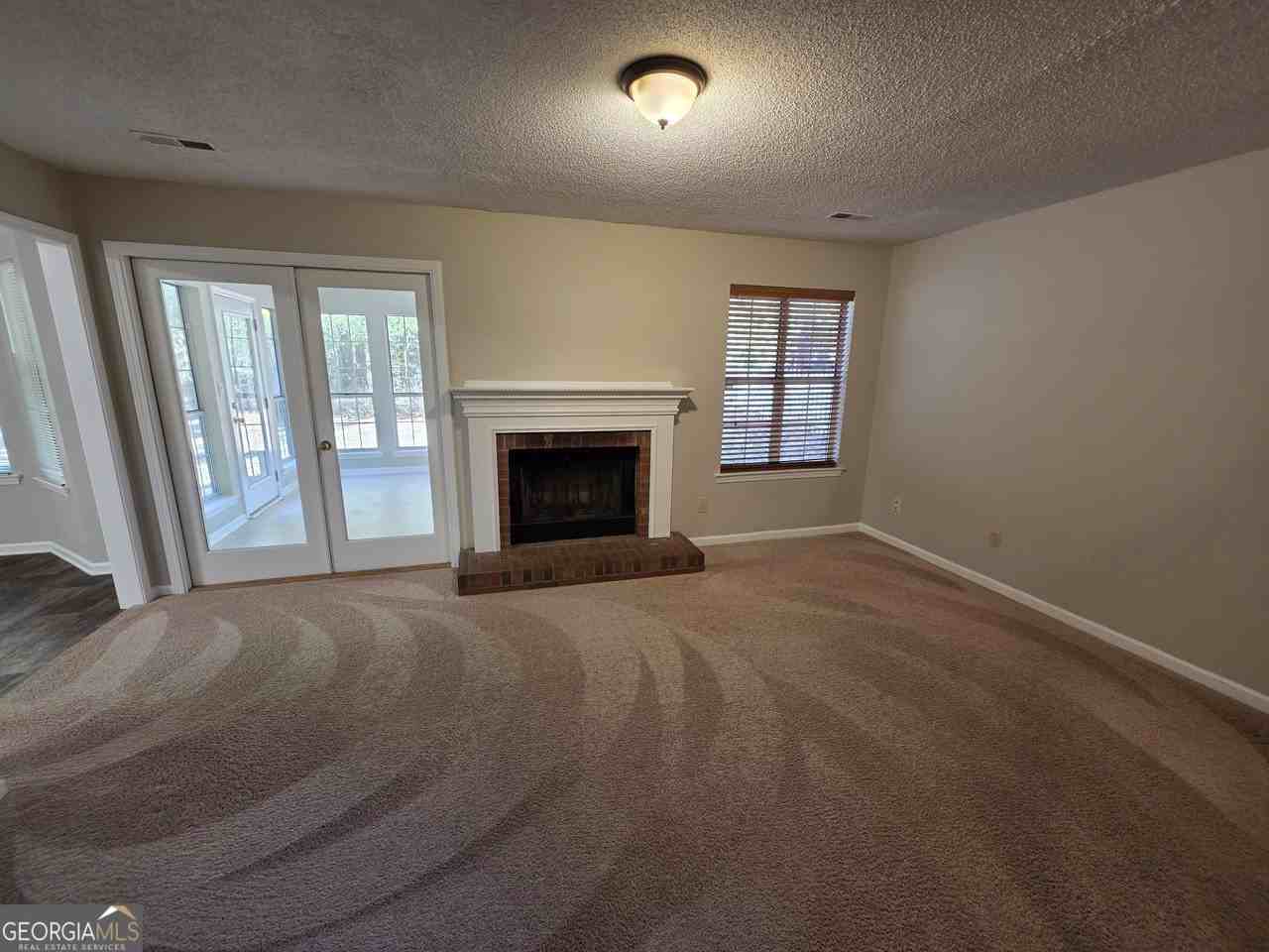 302 Henley Way - Photo 2 of 19