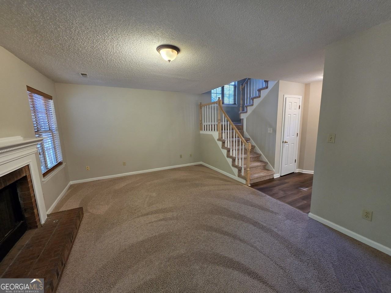 302 Henley Way - Photo 3 of 19