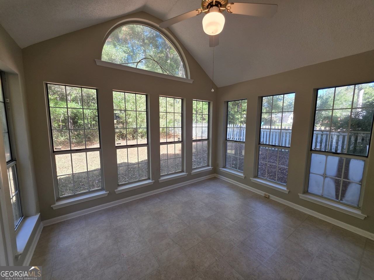 302 Henley Way - Photo 4 of 19