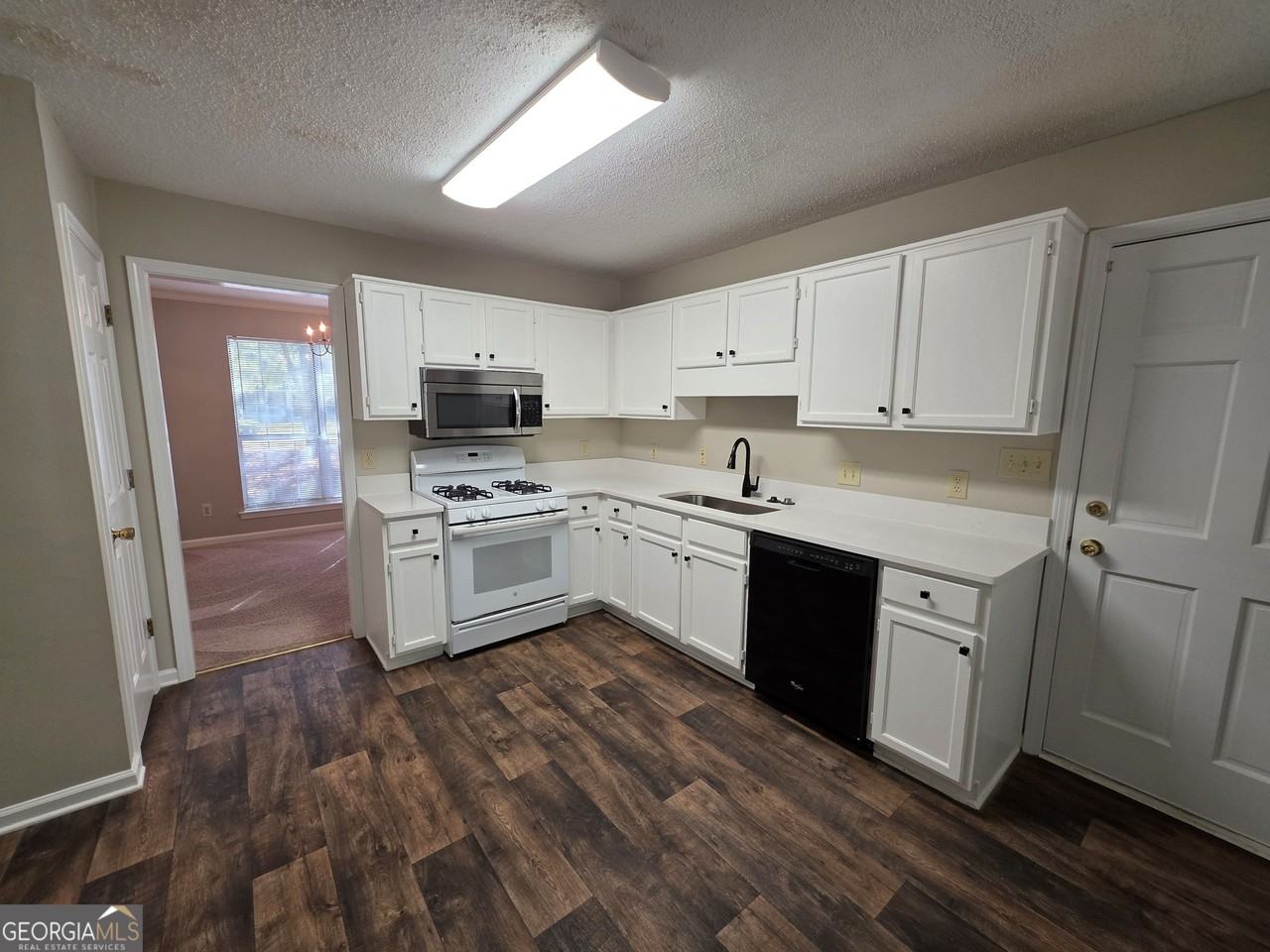 302 Henley Way - Photo 5 of 19