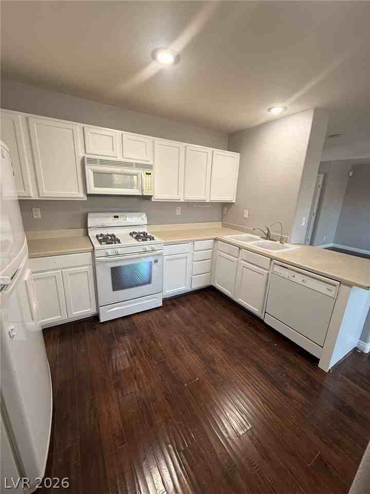 7386 Umberto St - Photo 2 of 10