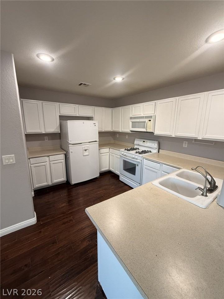 7386 Umberto St - Photo 3 of 10