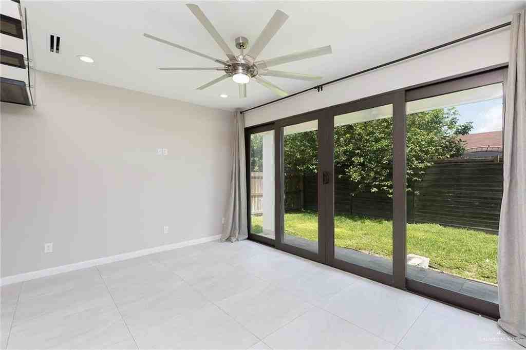 1923 Sunset Dr - Photo 7 of 23