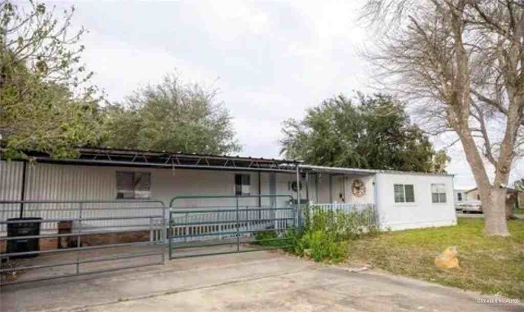 910 S Willow St - Photo 3 of 10