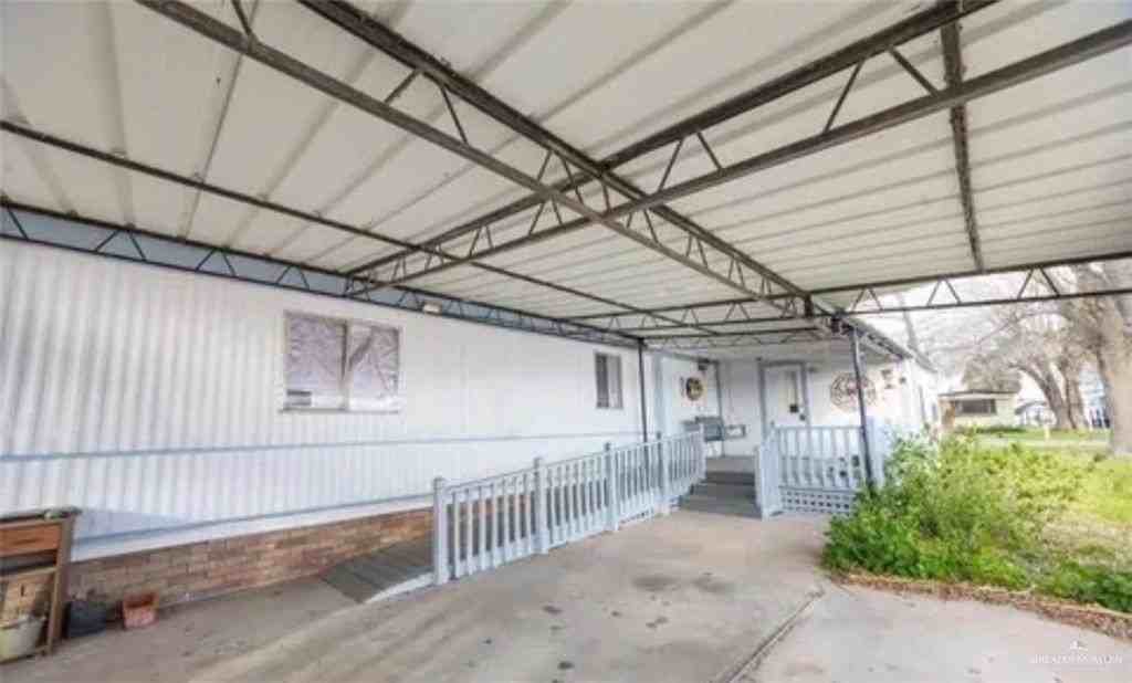 910 S Willow St - Photo 7 of 10
