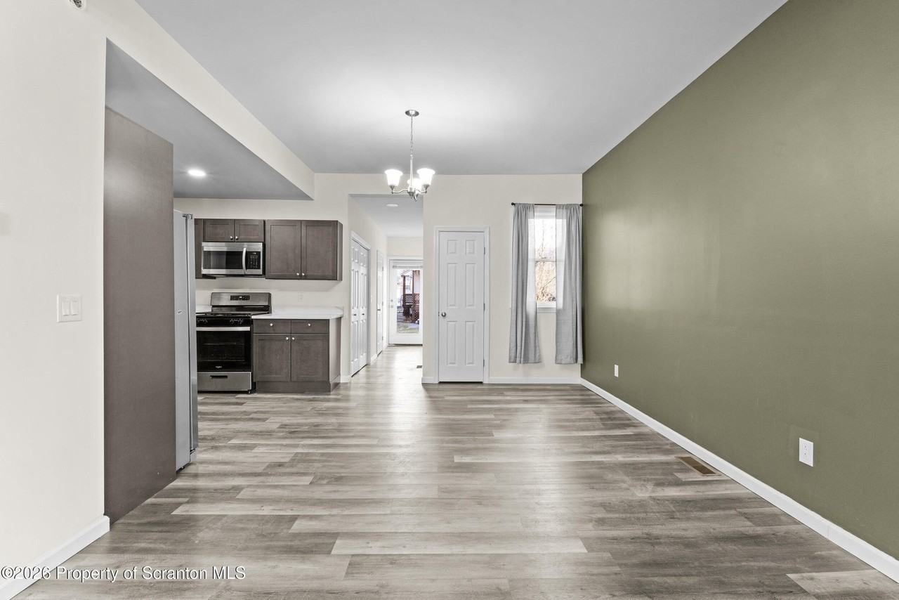 302 Delaware Ave - Photo 4 of 44