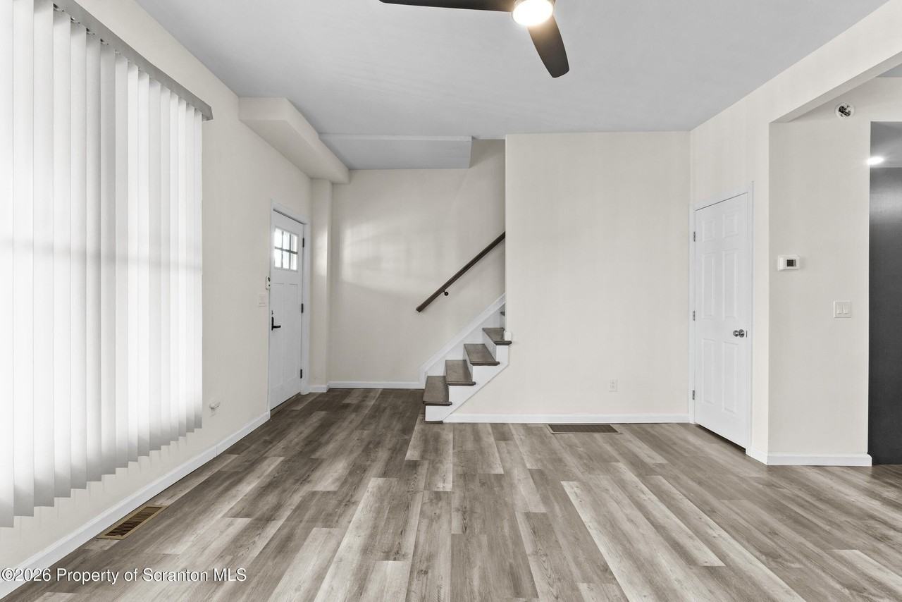 302 Delaware Ave - Photo 7 of 44