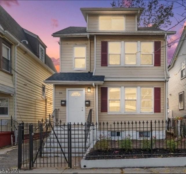 24 Irving Ave - Photo 4 of 11