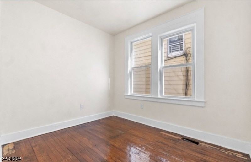 24 Irving Ave - Photo 5 of 11