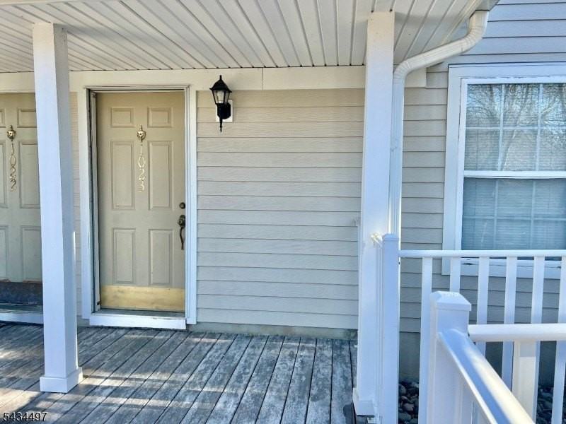 1023 Castle Rd - Photo 6 of 18