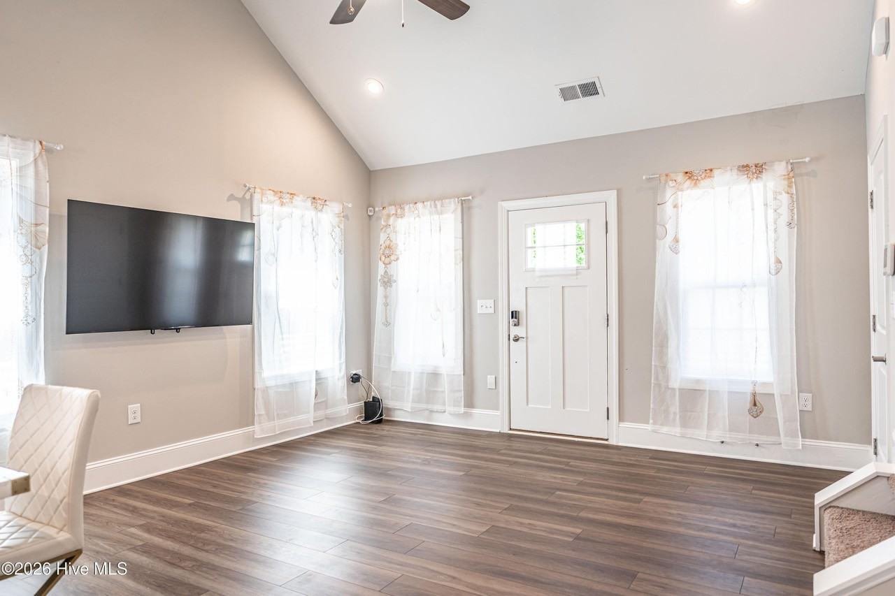 315 Mashie Ct - Photo 5 of 37